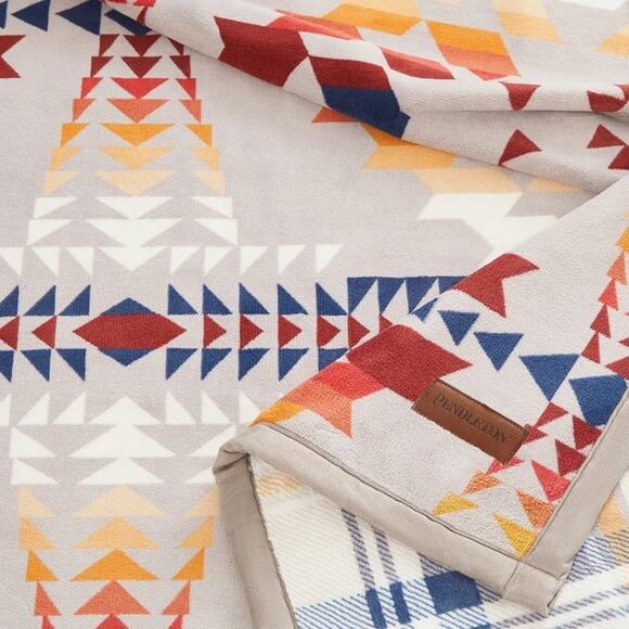 Pendleton Reversible Plush Throw Legend Lake Gray - Picture 5 of 7